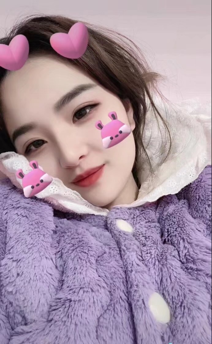 年轻羞涩的妹子，还可以调教哦