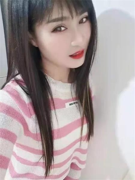 长相很魅惑，让人看着就有欲望，重点是服务爽