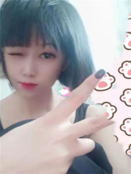 听话的乖萌小妹子