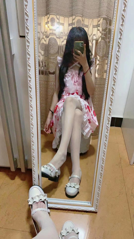 有男友的骚妹子，身材好，声音好听，馒头b水多