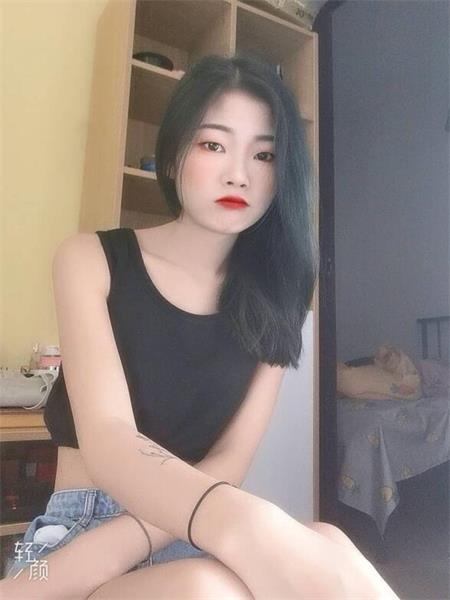有女人味的漂亮妹子，压在身体下，那叫一个舒服