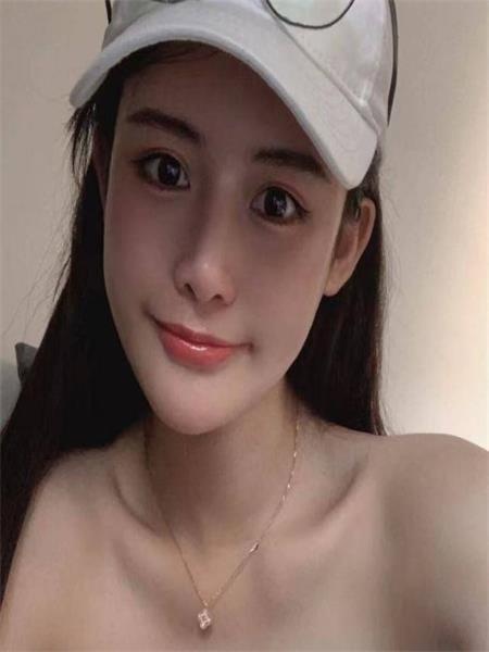 做美甲兼职的小宝宝，服务技术很熟练