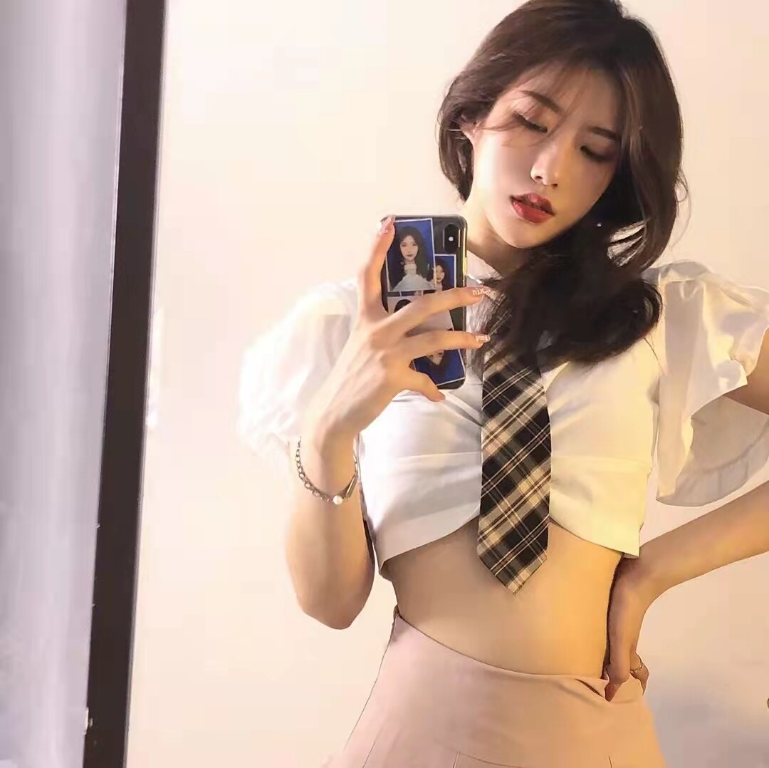 小美女下面紧的很