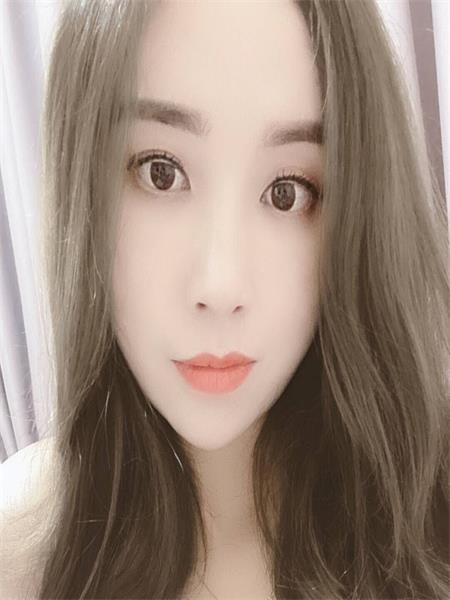 娇小可萌的美女，大胸柔软手感，很会夹