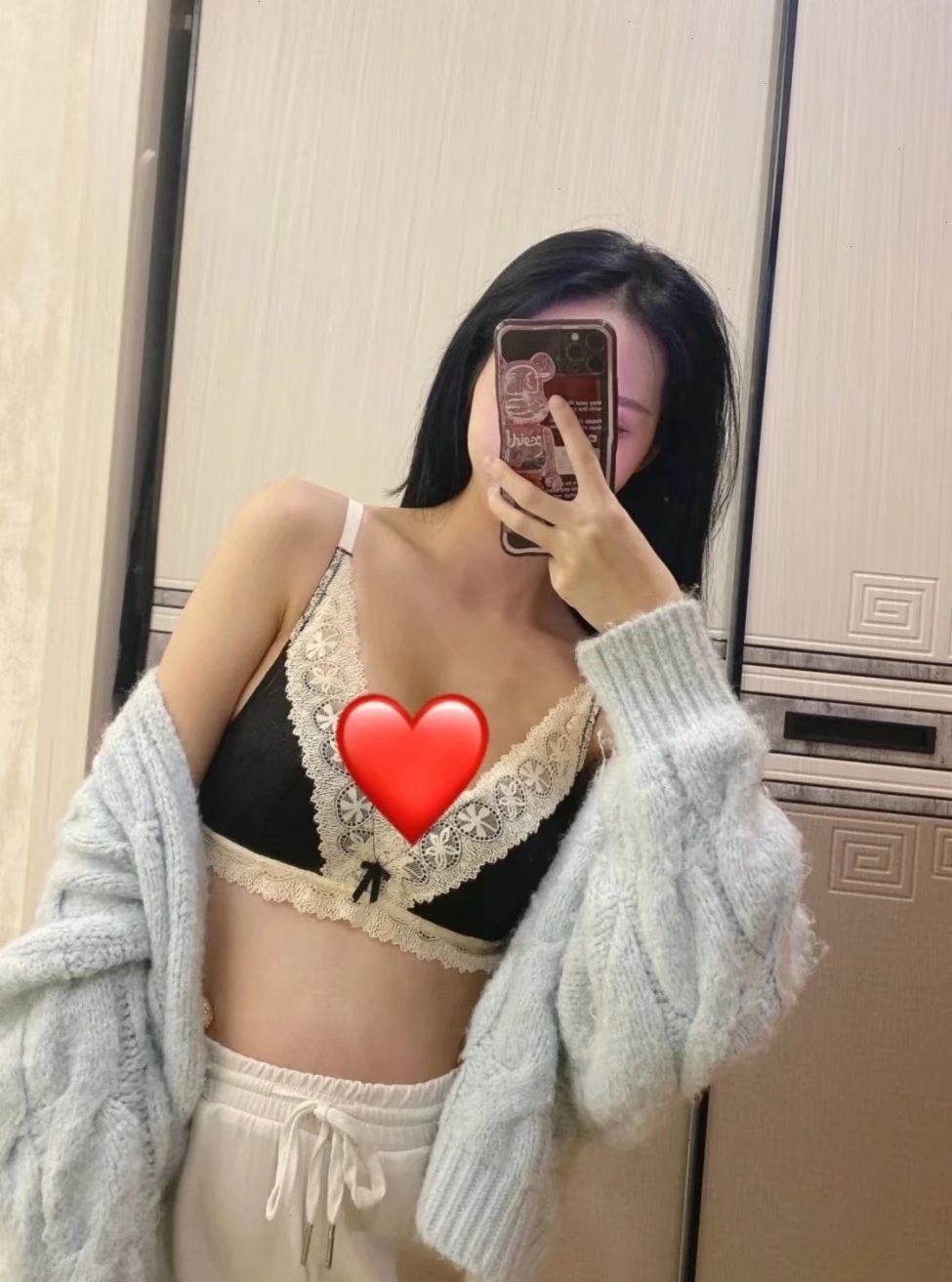 自聊自做的美女，服务很少，但是很热情