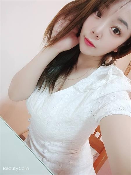 大胸妹子很年轻，叫声很浪，很销魂