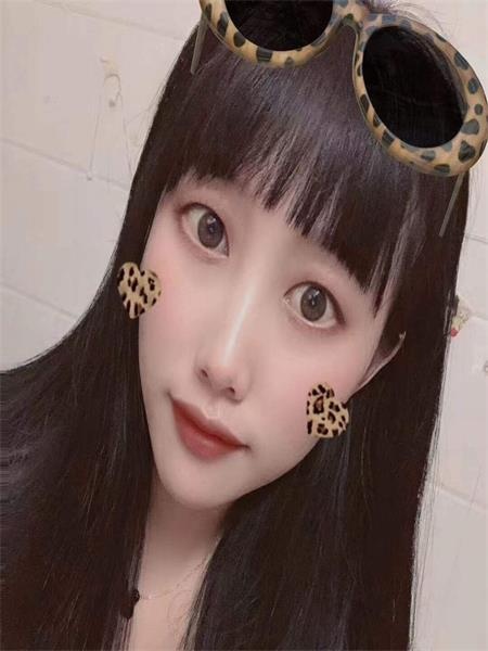 泻火爽，颜值不错的爱笑小妹