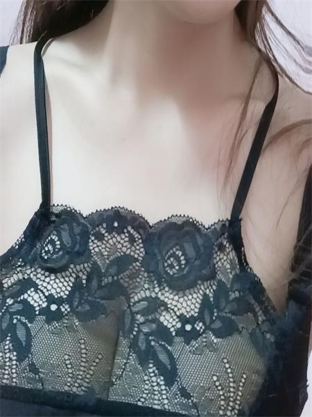 少妇奶子大，皮肤白，风骚活棒