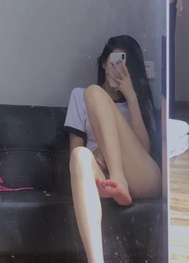 自聊自做的妹子，态度可以，水多，紧致