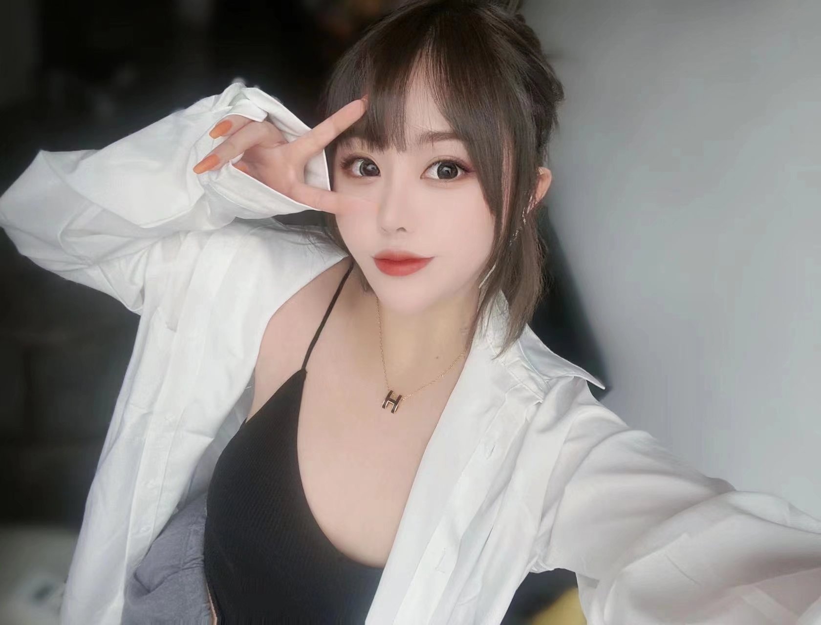 颜值不错大胸妹，口活也很好，无齿感很棒