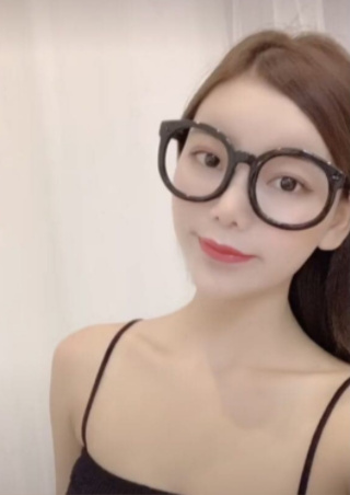 妹子身材很棒，年纪小很嫩，干起来水多