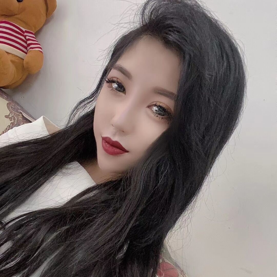 妹子的颜值不错，身材超好
