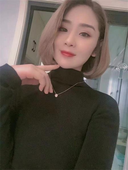 少妇挺配合也有耐心，爽歪歪