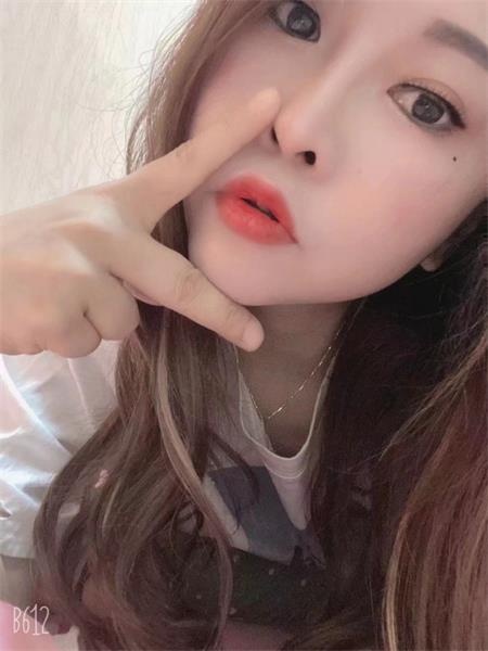 小骚女有点紧，会吸，真实体验