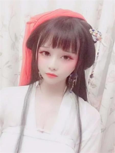 纯天然小美女，人可爱，胸大