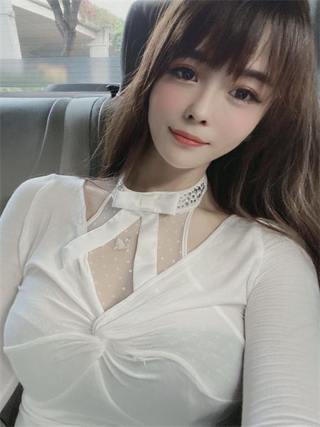 风骚大胸小姐姐，挺爽的