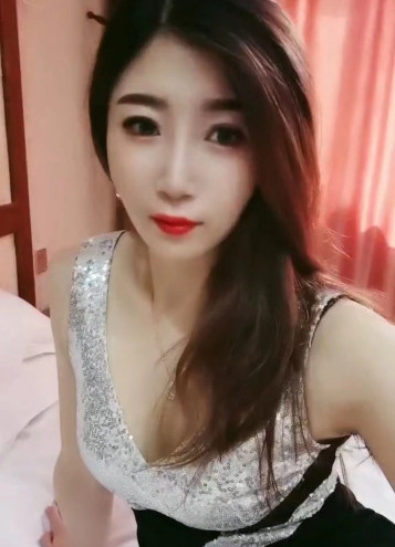 妹子爱笑热情贴心