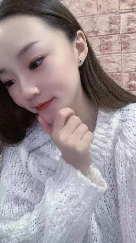 年轻粉嫩的小姐姐，超值