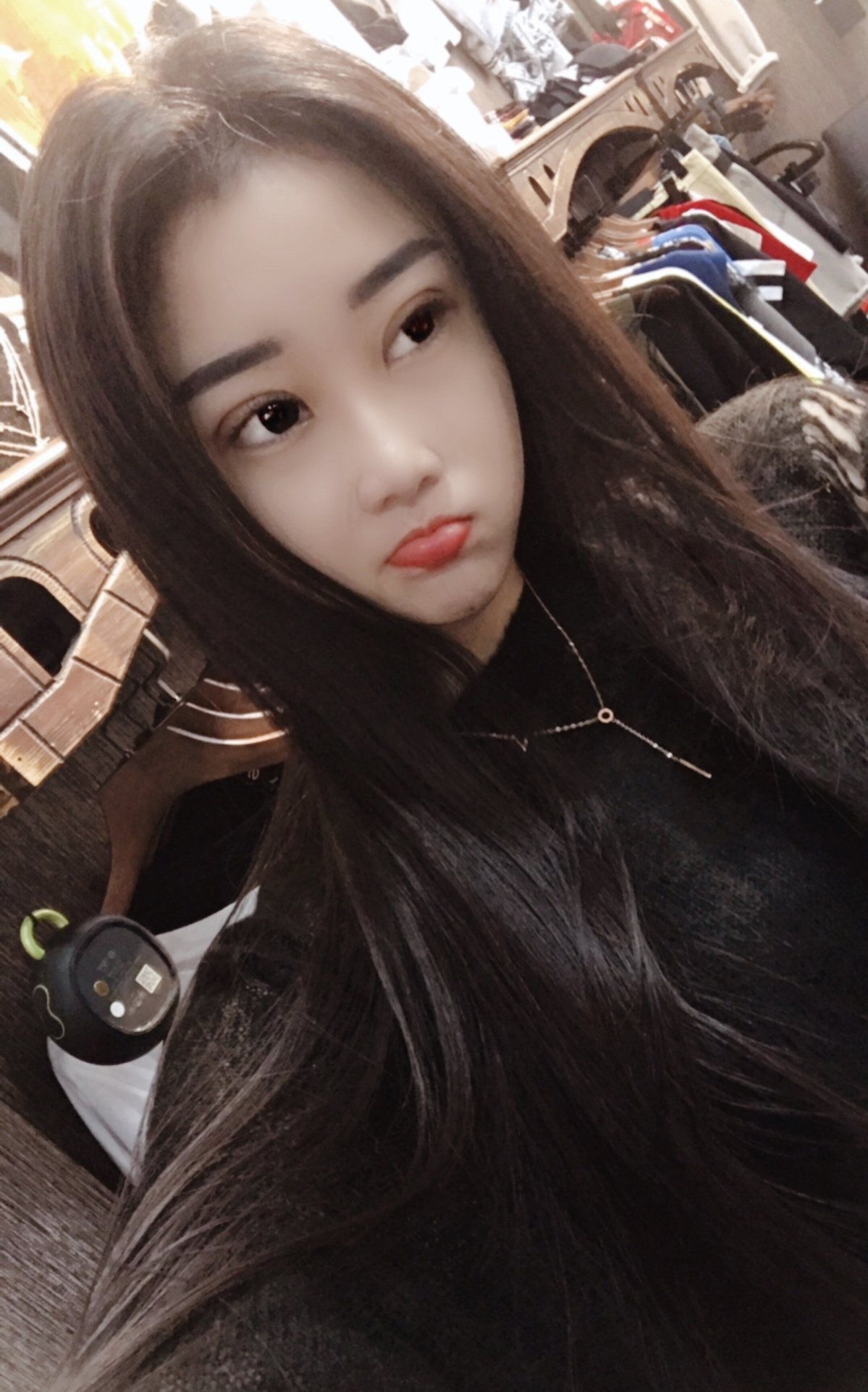 轻熟妹子，社会气很足