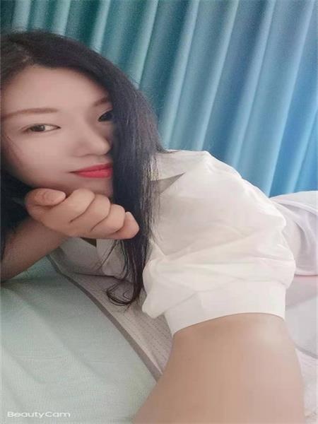 清纯美女身材不错，咪咪大