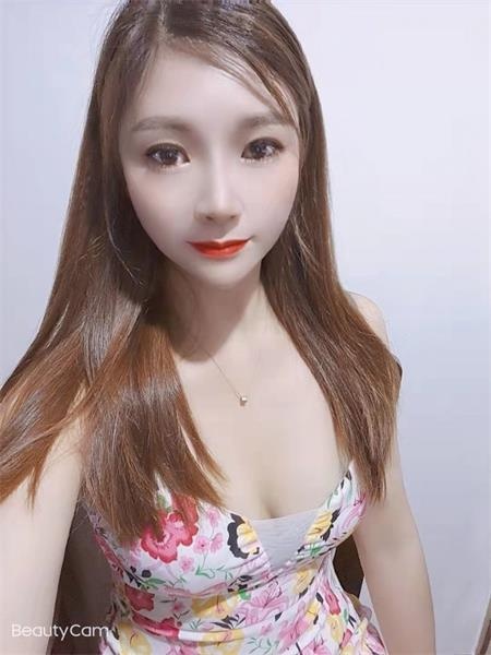 妹子叫床声娇滴滴，下面又紧又滑