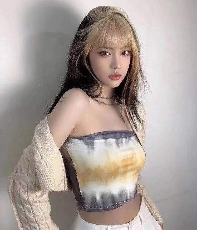 比较时尚比较潮的一个美女