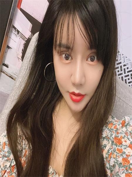 身材挺好的少妇，口活好，配合度高