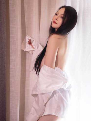 火车站大奶妹，揉起来很带劲
