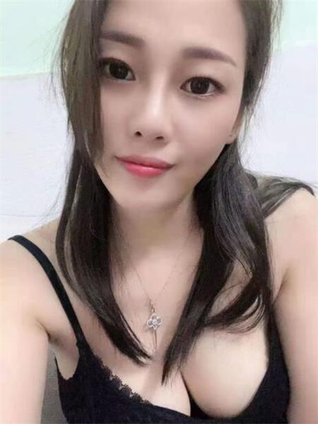 爱爱非常爽的大胸妹，很配合