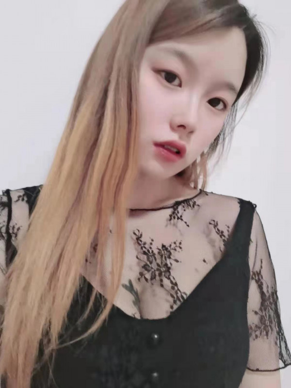 甜美小妹淫水直流，太他妈会玩了