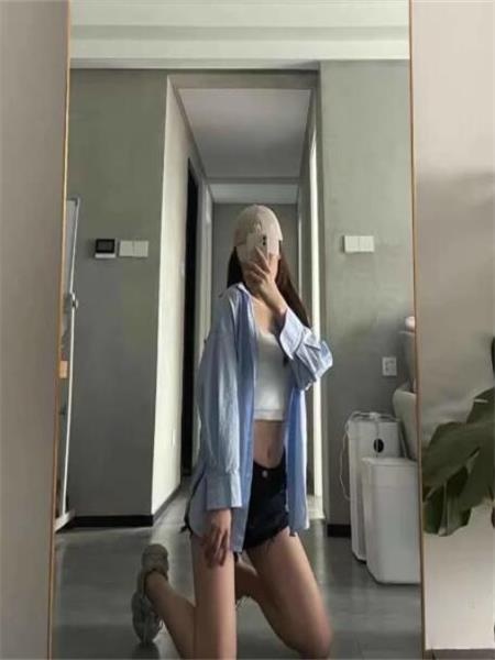 服务型小嫩妞，喜欢的可以试试