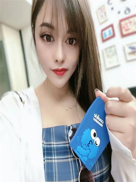 五官精致的风情女人，让人受不了