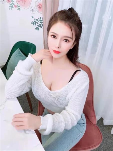 挺漂亮的妹子，服务很认真