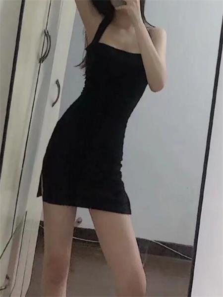 制服玩的很爽，身材也超级棒