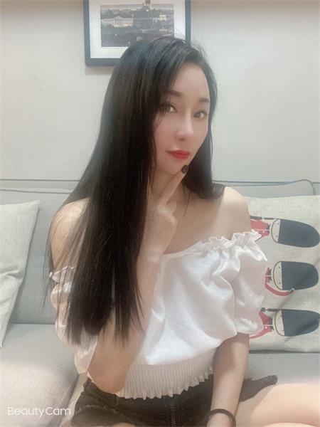 御姐气质很有征服感，颜值很漂亮
