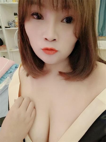 身材丰满的小辣椒，体验爽