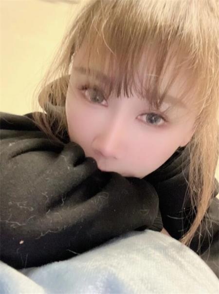 妹子长相挺媚，胸挺大，后入的好炮架