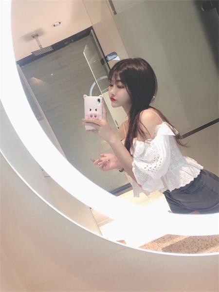 美甲小妹身材可以，泄火很愉快