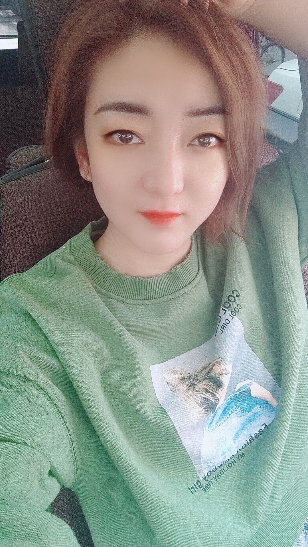 大胸妹子，身材匀称，服务不机车