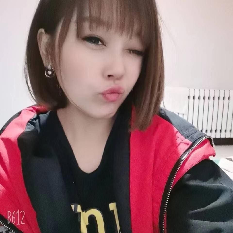 给大家分享一个值得试试的大胸妹