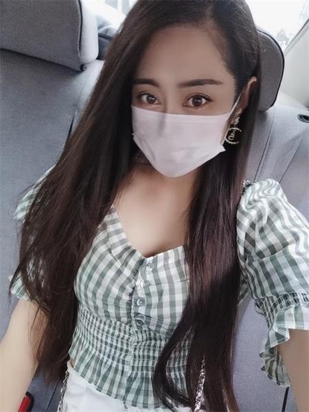 长腿美女服务热情，喜欢的自己试驾
