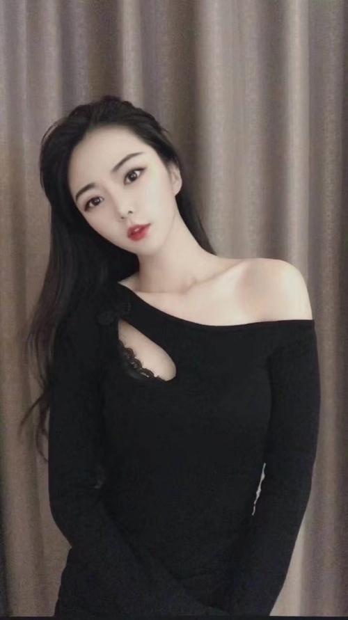 体验一个调皮可爱的活泼女孩