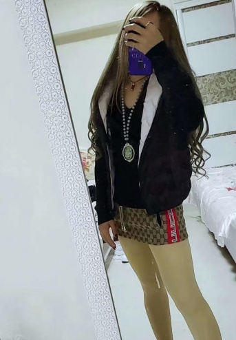 青山长腿妹，又直又好看