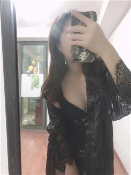 值得一去的美胸妹子，很大，软嫩