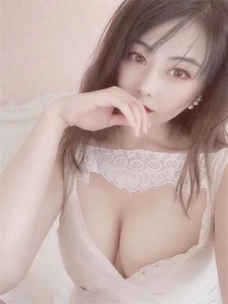 美女胸器逼人，活好，热情