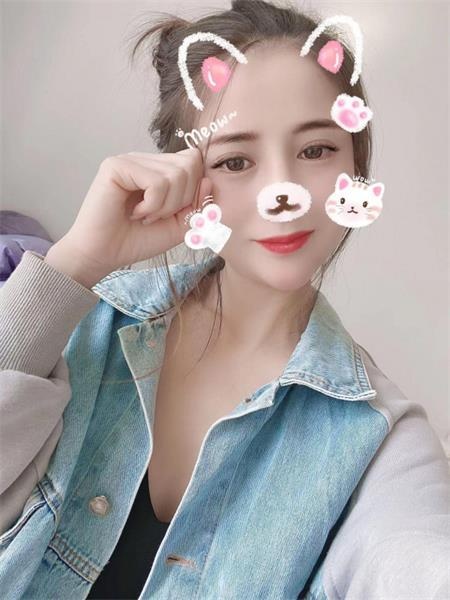 酥胸小美女，下面水特多，不催