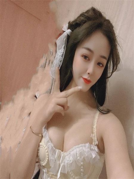 美容院兼职妹子，漂亮，身材好