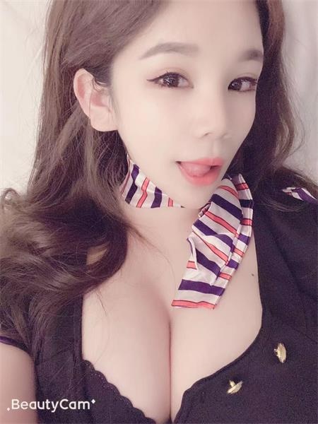 风骚小妹子高潮还能接吻
