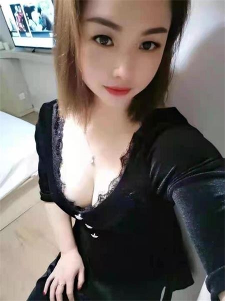 熟女服务热情，口活好，车灯大