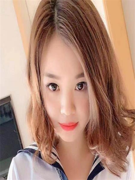 超爽的美臀妞，有种干少女的感觉